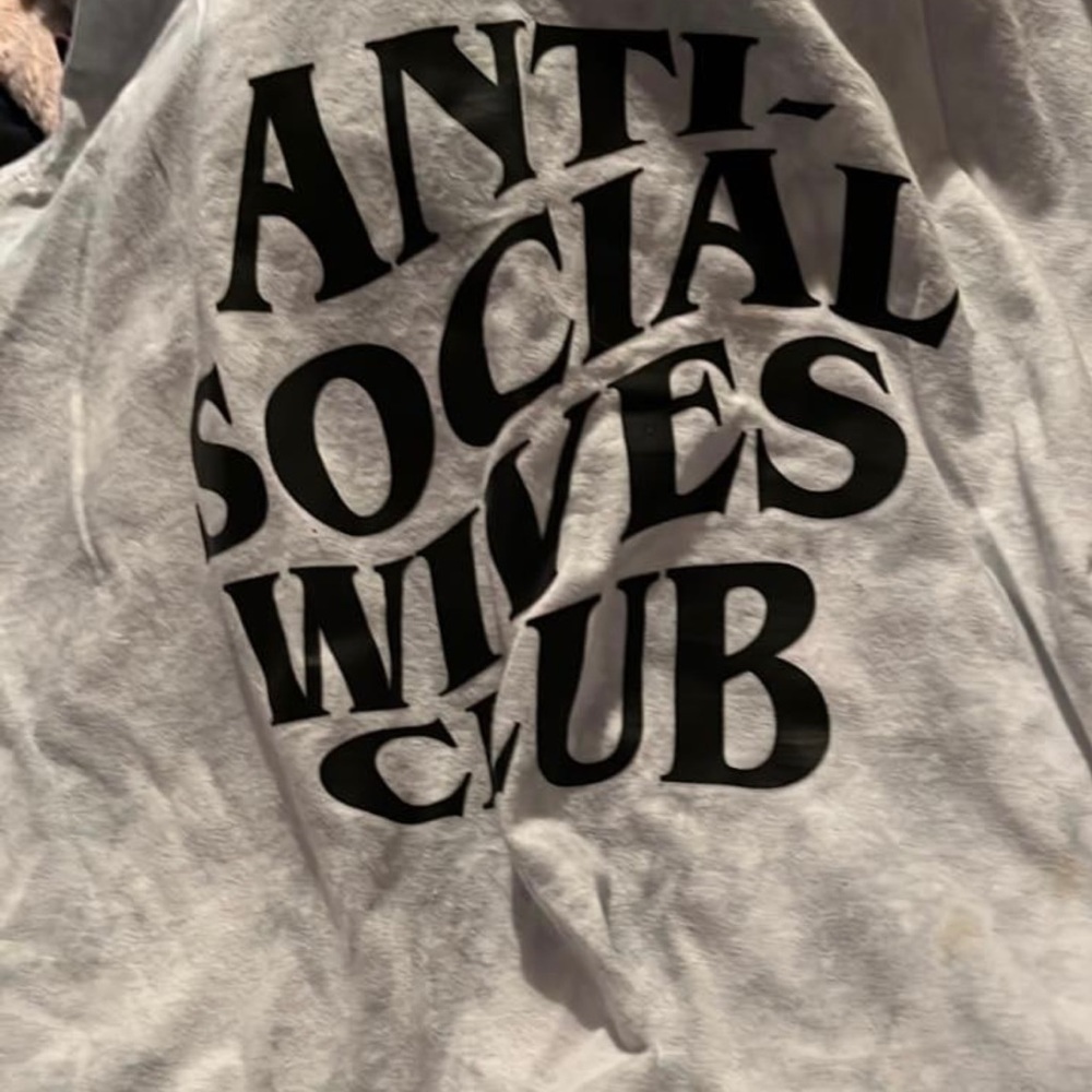 Bleached Anti social wives club do shirt .